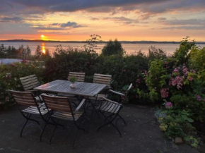 Strandhaus am Höft - exklusiver Privatstrand vor dem Haus in Gager